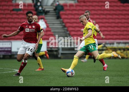 Bristol, Regno Unito. 31 Ott 2020. Przemyslaw Placheta di Norwich City spara durante la partita EFL Sky Bet Championship tra Bristol City e Norwich City ad Ashton Gate, Bristol, Inghilterra, il 31 ottobre 2020. Foto di Dave Peters. Solo per uso editoriale, è richiesta una licenza per uso commerciale. Nessun utilizzo nelle scommesse, nei giochi o nelle pubblicazioni di un singolo club/campionato/giocatore. Credit: UK Sports Pics Ltd/Alamy Live News Foto Stock