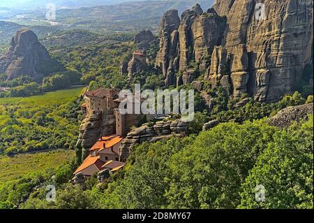 Monastero Santo di San Nicola e Monastero di Rousanou una giornata di sole Foto Stock