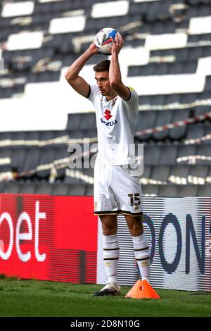 MILTON KEYNES, INGHILTERRA. 31 OTTOBRE Milton Keynes Dons Warren o'Hora durante la prima metà della Sky Bet League uno partita tra MK Dons e AFC Wimbledon allo Stadio MK, Milton Keynes sabato 31 ottobre 2020. (Credit: John Cripps | MI News) Credit: MI News & Sport /Alamy Live News Foto Stock