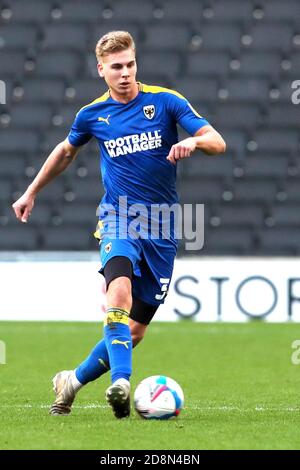 MILTON KEYNES, INGHILTERRA. 31 OTTOBRE AFC Wimbledon's Dániel Csóka durante la prima metà della Sky Bet League uno partita tra MK Dons e AFC Wimbledon allo Stadio MK, Milton Keynes sabato 31 Ottobre 2020. (Credit: John Cripps | MI News) Credit: MI News & Sport /Alamy Live News Foto Stock