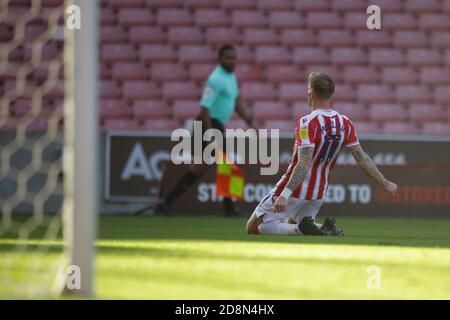 Stoke on Trent, Regno Unito. 31 Ott 2020. Il centrocampista di Stoke City James McClean (11) celebra il punteggio durante la partita del campionato EFL Sky Bet tra Stoke City e Rotherham United al Bet365 Stadium di Stoke-on-Trent, Inghilterra, il 31 ottobre 2020. Foto di Jurek Biegus. Solo per uso editoriale, è richiesta una licenza per uso commerciale. Nessun utilizzo nelle scommesse, nei giochi o nelle pubblicazioni di un singolo club/campionato/giocatore. Credit: UK Sports Pics Ltd/Alamy Live News Foto Stock