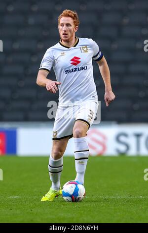 MILTON KEYNES, INGHILTERRA. 31 OTTOBRE il capitano Dean Lewington di Milton Keynes Dons durante la seconda metà della Sky Bet League una partita tra MK Dons e AFC Wimbledon allo Stadio MK, Milton Keynes sabato 31 ottobre 2020. (Credit: John Cripps | MI News) Credit: MI News & Sport /Alamy Live News Foto Stock