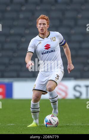 MILTON KEYNES, INGHILTERRA. 31 OTTOBRE il capitano Dean Lewington di Milton Keynes Dons durante la seconda metà della Sky Bet League una partita tra MK Dons e AFC Wimbledon allo Stadio MK, Milton Keynes sabato 31 ottobre 2020. (Credit: John Cripps | MI News) Credit: MI News & Sport /Alamy Live News Foto Stock