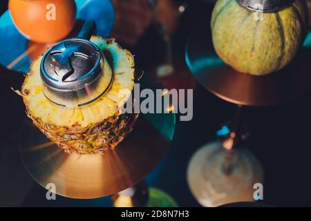 Per fare ciotola di hookah con gli agrumi. Foto Stock