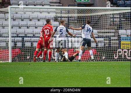 PRESTON, INGHILTERRA. IL 31 OTTOBRE Gary Gardner del Birmingham City FC vince il Blues durante la partita del campionato Sky Bet tra Preston North End e Birmingham City a Deepdale, Preston, sabato 31 ottobre 2020. (Credit: Ian Charles | MI News) Foto Stock