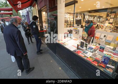 FARE CLIC E RACCOGLIERE IL SERVIZIO LE DIVAN LIBRERIA Foto Stock