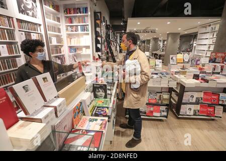 FARE CLIC E RACCOGLIERE IL SERVIZIO LE DIVAN LIBRERIA Foto Stock