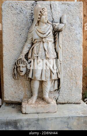 Scultura e alti rilievi dell'antico sarcofago o tomba di Afrodisia. Foto Stock