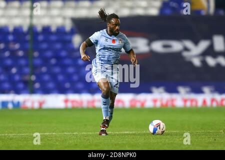 Fankaty Dabo (23) di Coventry City dribbles la palla Foto Stock