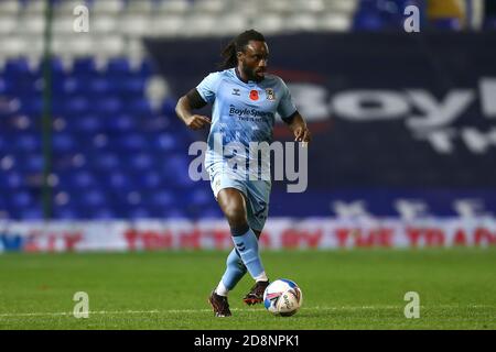 Fankaty Dabo (23) di Coventry City dribbles la palla Foto Stock