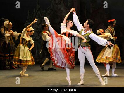 Max Westwell lo schiaccianoci combattimenti ratti. Prove abito per il  balletto schiaccianoci at The London Coliseum. Insieme alla musica di  Pyotr Ilyich Tchaikovsky, il tradizionale Natale il balletto coreografato  da Wayne Eagling