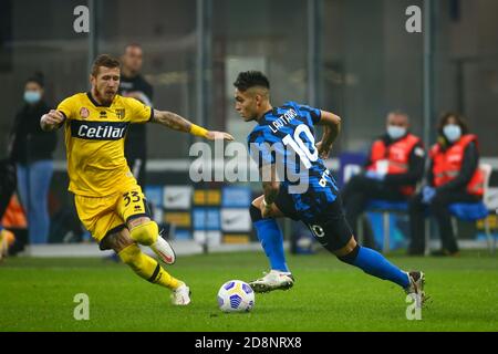 Milano, Italia. milano, Italia, Stadio Giuseppe Meazza San Siro, 31 Ott 2020, Lautaro Martinez (FC Inter) durante FC Internazionale vs Parma Calcio 1913 - Calcio Serie a match - Credit: LM/Luca Rossini Credit: Luca Rossini/LPS/ZUMA Wire/Alamy Live News 2020 Foto Stock