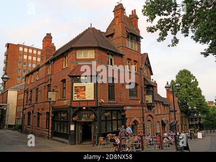 The Old Castle Inn, Traditional Ales, Stained Glass, 1980, in un bar/pub, Nottingham, centro città, Nottinghamshire, Inghilterra, Regno Unito Foto Stock