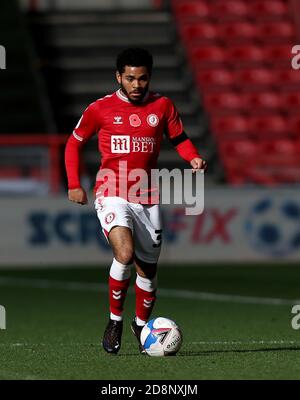 Ashton Gate Stadium, Bristol, Regno Unito. 31 Ott 2020. Campionato di calcio della Lega inglese, Bristol City contro Norwich; Jay Dasilva di Bristol City sulla palla Credit: Action Plus Sports/Alamy Live News Foto Stock