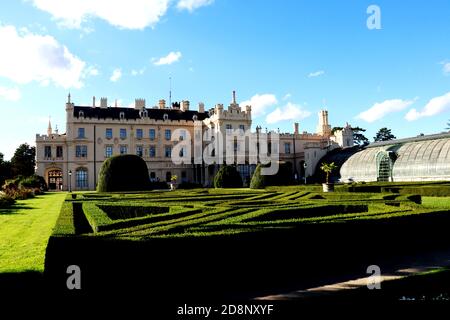 Castello con serra a Lednice - Repubblica Ceca Foto Stock