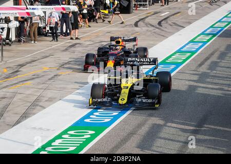 Imola, Italia. 31 ottobre 2020. 03 RICCIARDO Daniel (aus), Renault F1 Team RS20, 33 VERSTAPPEN Max (nld), Aston Martin Red Bull Racing Honda RB16, azione in occasione del Gran Premio dell'emilia Romagna 2020, Gran Premio dell'Emilia Romagna, dal 31 ottobre al 1 novembre 2020 sull'autodromo internazionale Enzo e Dino Ferrari, A Imola - Photo Antonin Vincent / DPPI Credit: LM/DPPI/Antonin Vincent/Alamy Live News Foto Stock