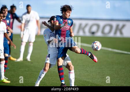 Madrid, Spagna. 31 ottobre 2020. Pedro Mosquera di Huesca in azione durante il campionato spagnolo la Liga tra Real Madrid e SD Huesca il 31 ottobre 2020 allo stadio Alfredo di Stefano di Valdebebas, Madrid, Spagna - Foto Oscar J Barroso / Spagna DPPI / DPPI Credit: LM/DPPI/Oscar Barroso/Alamy Live News Foto Stock