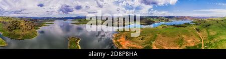 Allagamento Lago Windamere sul fiume Cudgegon sopra la diga in ampio panorama aereo. Foto Stock