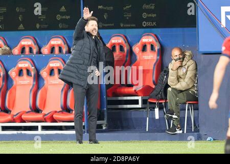 Diego Pablo Simeone (allenatore; Atletico Madrid) in azione durante la Liga Santander spagnola, partita tra CA Osasuna e Atletico de Madrid allo stadio Sadar. (Punteggio finale: CA Osasuna 1-3 Atletico de Madrid) Foto Stock