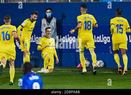 Salvi Sanchez di Cadice celebra il suo obiettivo con i compagni di squadra durante Il campionato spagnolo la Liga partita di calcio tra SD Eibar SAD e Cadiz CF o C. Foto Stock