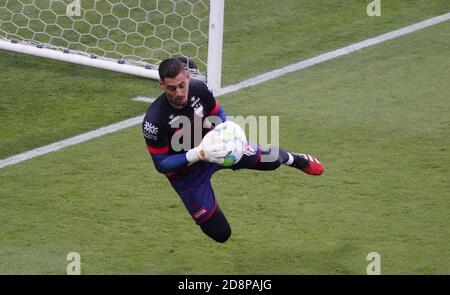 Curitiba, Brasile. 31 ottobre 2020. In su durante la partita di Coritiba x Atlético SI tiene a Estádio Couto Pereira a Curitiba, PR. Credit: Carlos Pereyra/FotoArena/Alamy Live News Foto Stock