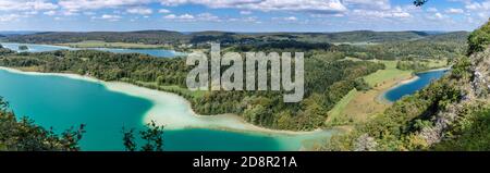 Vista dall'alto dei 4 laghi del villaggio di Frasnois, Giura, Francia Foto Stock