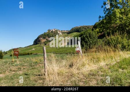 Il villaggio storico di Chateau Chalon, castello dal Giura, Francia Foto Stock