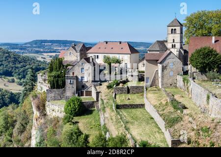 Il villaggio storico di Chateau Chalon, castello dal Giura, Francia Foto Stock