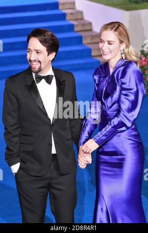 Emily Blunt e Lin-Manuel Miranda arrivano per la prima di Mary Poppins alla Royal Albert Hall Foto Stock