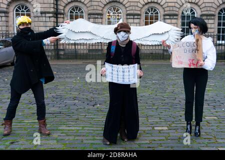 Extinction Rebellion dimostrazione che mette in evidenza il declino delle specie di fauna selvatica a Edimburgo, Scozia, Regno Unito Foto Stock