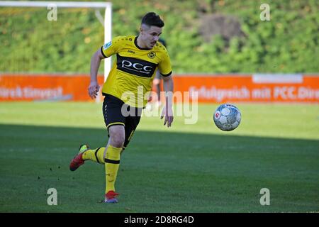 Duisburg, Germania. Firo: 31.10.2020 Football, Regionalliga West, stagione 2020/2021 VfB Homberg - Wuppertaler SV Marvin Lorch (11, VfB Homberg) single action | usage worldwide Credit: dpa/Alamy Live News 2020 Foto Stock