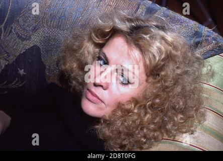 L'attrice britannica Julie Christie a casa a Londra 1982 Foto Stock