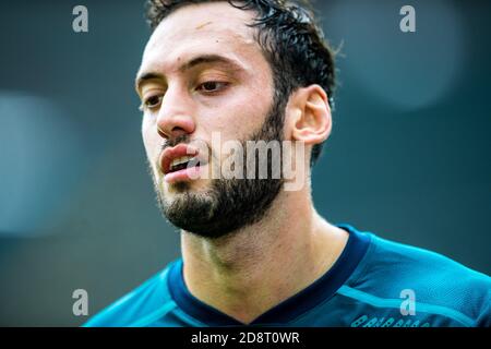 Udine, Italia. 01 Nov 2020. Hakan Calhanoglu (AC Milan) durante Udinese vs Milano, Serie Italiana di calcio A udine, Italia, Novembre 01 2020 Credit: Independent Photo Agency/Alamy Live News Foto Stock