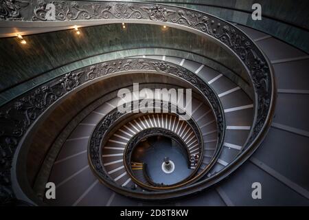 La Scala del Bramante nei Musei Vaticani, città del Vaticano. Foto Stock