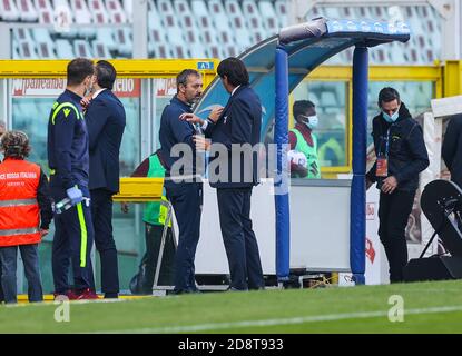 Torino, Italia. 1 novembre 2020. Capo allenatore del Torino FC Marco Giampaolo e responsabile allenatore della SS Lazio Simone Inzaghi durante la Serie A 2020/21 tra Torino FC e SS Lazio allo Stadio Olimpico Grande Torino, Torino, Italia il 01 novembre 2020 - Foto Fabrizio Carabelli/LM Credit: Fabrizio Carabelli/LPS/ZUMA Wire/Alamy Live News Foto Stock