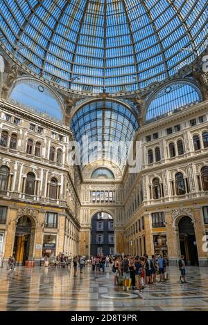 Italia, Campania, Napoli, interni Galleria Umberto i, galleria pubblica per lo shopping e punto di riferimento della città costruita nel 1887–1891 Foto Stock