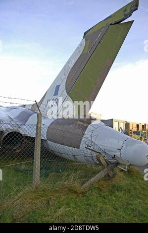 Dopo essere stato all'ingresso dell'aeroporto di Blackpool per il 23 Anni il bombardiere Vulcan è stato smantellato e inviato per il riciclaggio Nel gennaio del 2006 Foto Stock