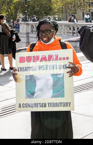 Protesta nigeriana in Trafalgar Square di Londra contro il presidente Muhammadu Buhari seconda offerta di mandato con: Atmosfera dove: Londra, Regno Unito quando: 01 Ott 2020 credito: Phil Lewis/WENN Foto Stock