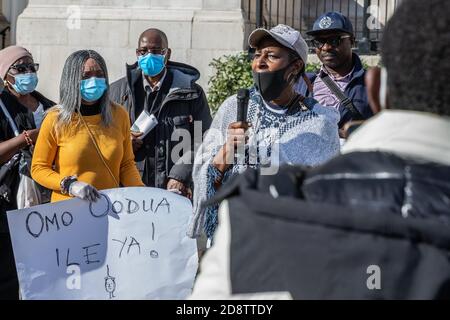 Protesta nigeriana in Trafalgar Square di Londra contro il presidente Muhammadu Buhari seconda offerta di mandato con: Atmosfera dove: Londra, Regno Unito quando: 01 Ott 2020 credito: Phil Lewis/WENN Foto Stock