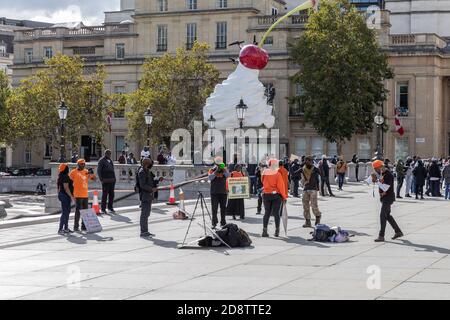 Protesta nigeriana in Trafalgar Square di Londra contro il presidente Muhammadu Buhari seconda offerta di mandato con: Atmosfera dove: Londra, Regno Unito quando: 01 Ott 2020 credito: Phil Lewis/WENN Foto Stock