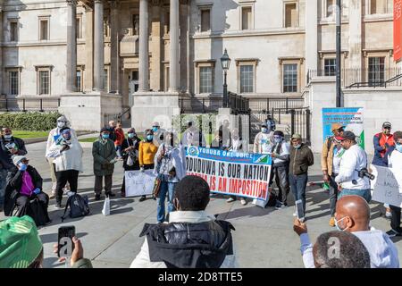 Protesta nigeriana in Trafalgar Square di Londra contro il presidente Muhammadu Buhari seconda offerta di mandato con: Atmosfera dove: Londra, Regno Unito quando: 01 Ott 2020 credito: Phil Lewis/WENN Foto Stock