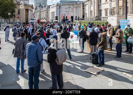 Protesta nigeriana in Trafalgar Square di Londra contro il presidente Muhammadu Buhari seconda offerta di mandato con: Atmosfera dove: Londra, Regno Unito quando: 01 Ott 2020 credito: Phil Lewis/WENN Foto Stock