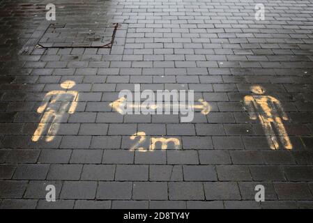 Un cartello social a distanza in Middlesbrough, Regno Unito. 30/10/2020. Fotografia: Stuart Boulton Foto Stock