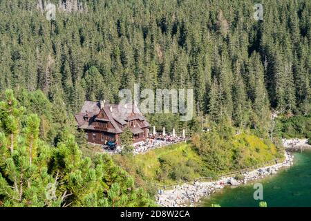 Rifugio PTTK Morskie Oko, rifugio sui monti Tatra, Polonia, sul lago di Morskie Oko (occhio del mare). Foto Stock