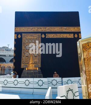 MECCA , ARABIA SAUDITA , 22 Ott 2020 - la Santa Kaaba - pellegrini Masjid al-Haram umrah coronavirus restrizioni - maschera facciale Covid 19 umrah Foto Stock