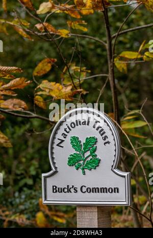 national trust cast alluminio segno bucks comune in norfolk Foto Stock