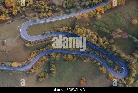 Paesaggio autunnale dall'alto nella contea di Pestera, Romania Foto Stock