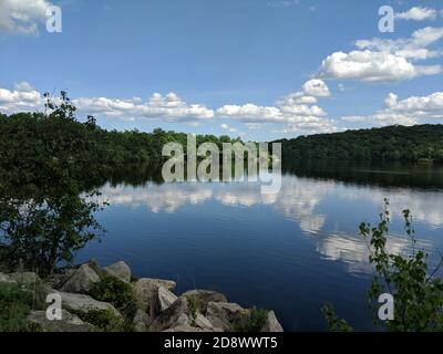 Vista sul lago Ramapo nella Ramapo Mountain state Forest nel nord New Jersey Foto Stock