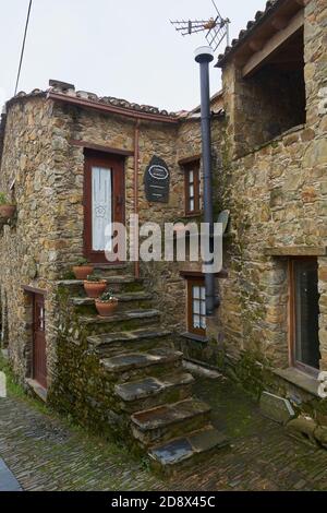 Gondraz villaggio scisti case tradizionali in Portogallo Foto Stock