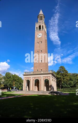 Chapel Hill, NC / USA - 21 ottobre 2020: Campanile sul Campus UNC Foto Stock